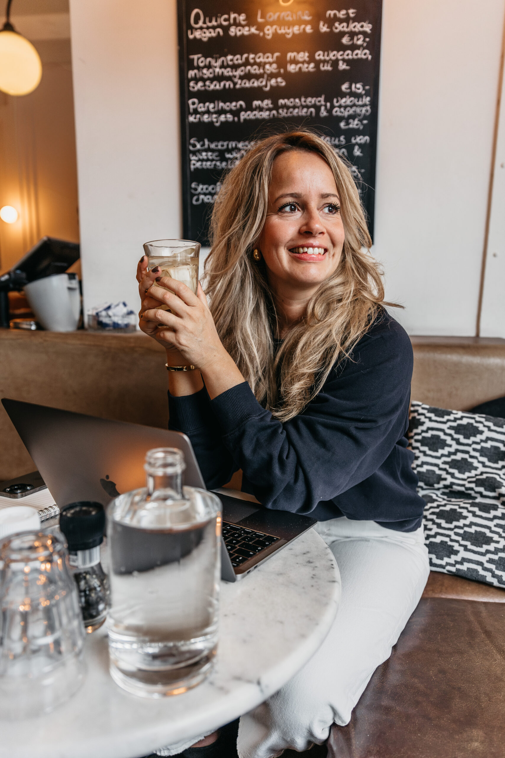 Leer beter interviewen met mijn tips uit 15 jaar ervaring als programmamaker voor televisie in Hilversum.